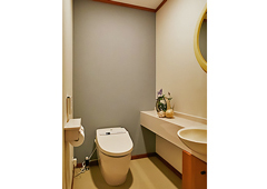 トイレ1（塗装、クロス貼替え、クッションフロア貼替え、水栓金具交換、紙巻交換）