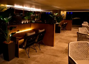 POOL LOUNGE CHILLAX