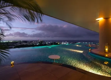 プール夜景