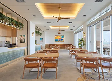 1階レストラン「AERO BEACH TABLE」